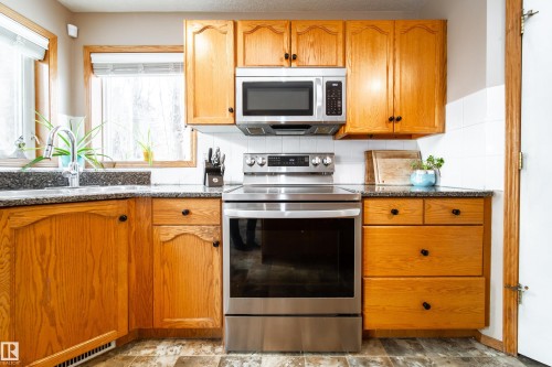 5 Emerson Place, St. Albert, AB - Indoor Photo Showing Kitchen
