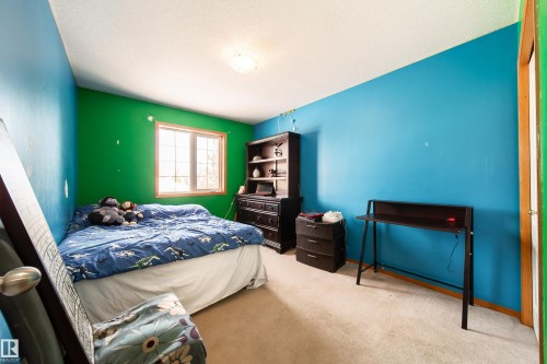 5 Emerson Place, St. Albert, AB - Indoor Photo Showing Bedroom
