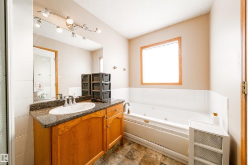 5 Emerson Place, St. Albert, AB - Indoor Photo Showing Bathroom