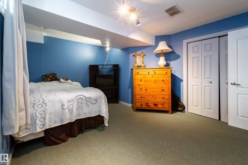 5 Emerson Place, St. Albert, AB - Indoor Photo Showing Bedroom