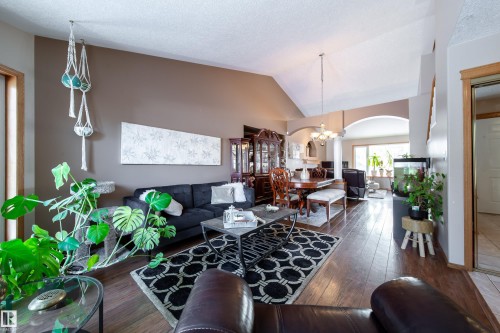 5 Emerson Place, St. Albert, AB - Indoor Photo Showing Living Room