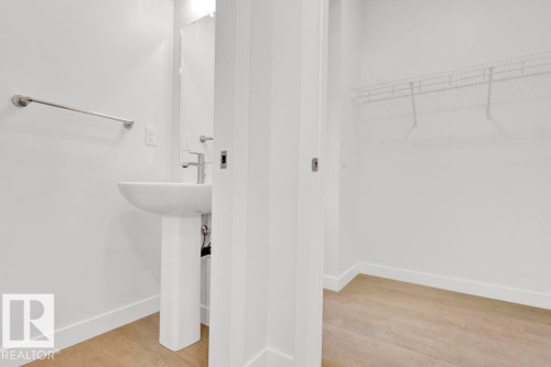 3745 Erlanger Drive, Edmonton, AB - Indoor