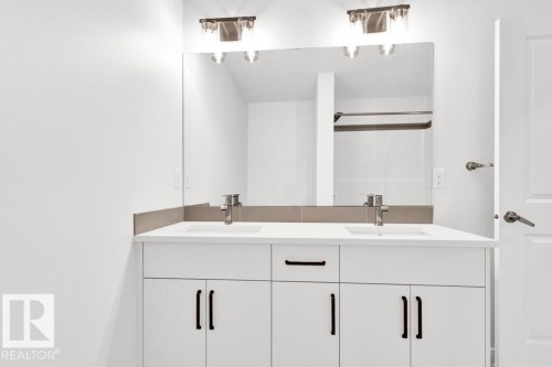 3745 Erlanger Drive, Edmonton, AB - Indoor Photo Showing Bathroom