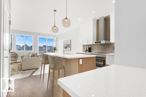 3745 Erlanger Drive, Edmonton, AB - Indoor Photo Showing Kitchen With Upgraded Kitchen