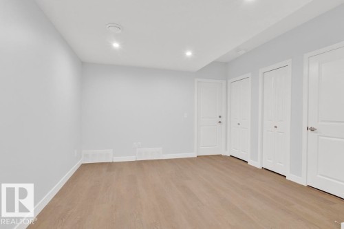 3745 Erlanger Drive, Edmonton, AB - Indoor Photo Showing Other Room