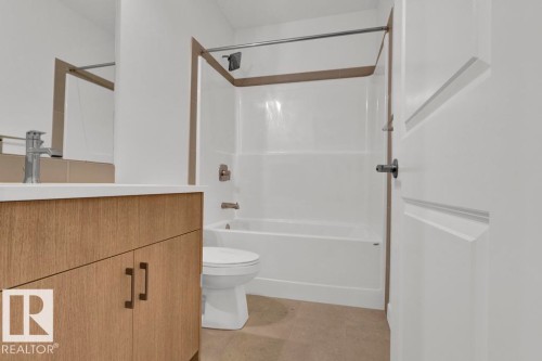 3745 Erlanger Drive, Edmonton, AB - Indoor Photo Showing Bathroom