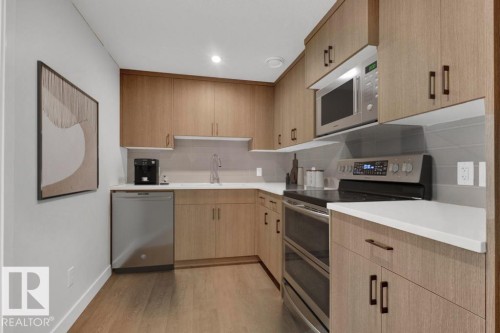 3745 Erlanger Drive, Edmonton, AB - Indoor Photo Showing Kitchen