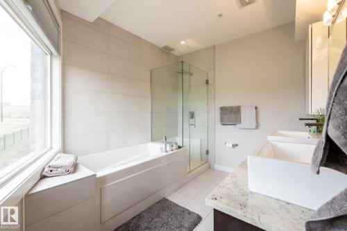 122 5151 Windermere Boulevard, Edmonton, AB - Indoor Photo Showing Bathroom