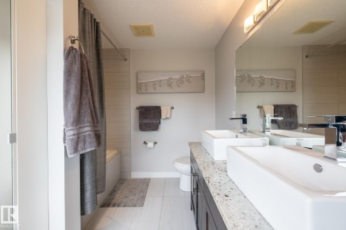 122 5151 Windermere Boulevard, Edmonton, AB - Indoor Photo Showing Bathroom