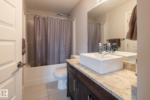 122 5151 Windermere Boulevard, Edmonton, AB - Indoor Photo Showing Bathroom