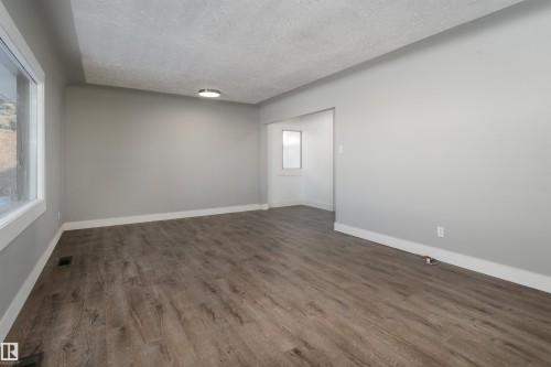 10519 40 Street, Edmonton, AB - Indoor Photo Showing Other Room