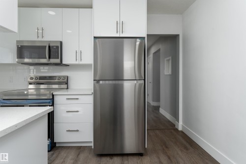 10519 40 Street, Edmonton, AB - Indoor Photo Showing Kitchen