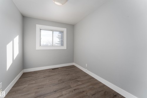 10519 40 Street, Edmonton, AB - Indoor Photo Showing Other Room
