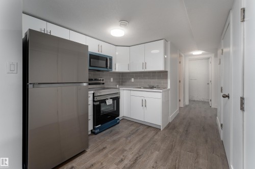 10519 40 Street, Edmonton, AB - Indoor Photo Showing Kitchen