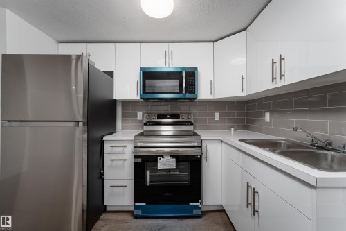 10519 40 Street, Edmonton, AB - Indoor Photo Showing Kitchen With Double Sink
