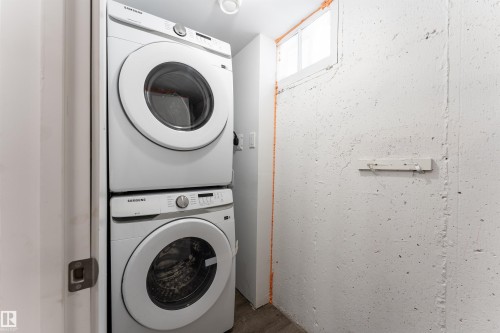 10519 40 Street, Edmonton, AB - Indoor Photo Showing Laundry Room