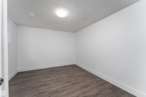10519 40 Street, Edmonton, AB - Indoor Photo Showing Other Room