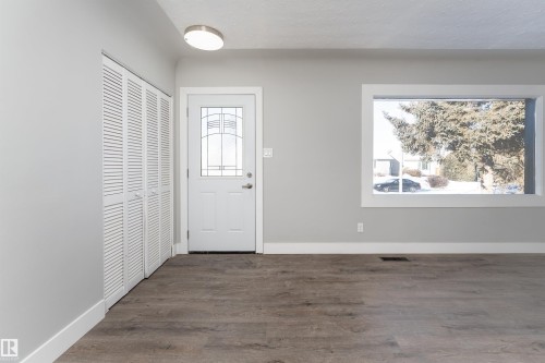 10519 40 Street, Edmonton, AB - Indoor Photo Showing Other Room
