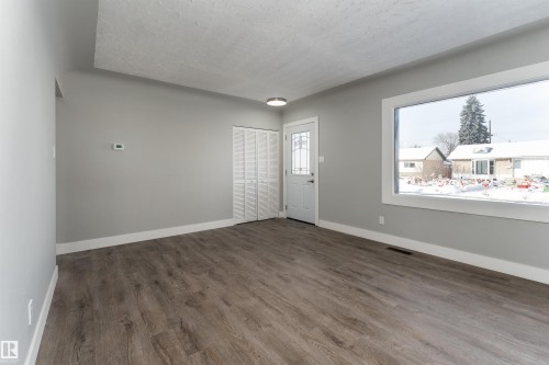 10519 40 Street, Edmonton, AB - Indoor Photo Showing Other Room
