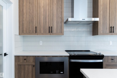 3026 Dixon Landing, Edmonton, AB - Indoor Photo Showing Kitchen