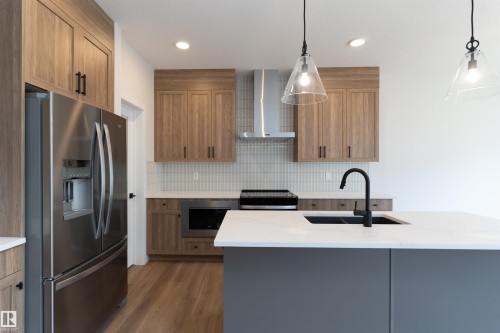 3026 Dixon Landing, Edmonton, AB - Indoor Photo Showing Kitchen With Upgraded Kitchen