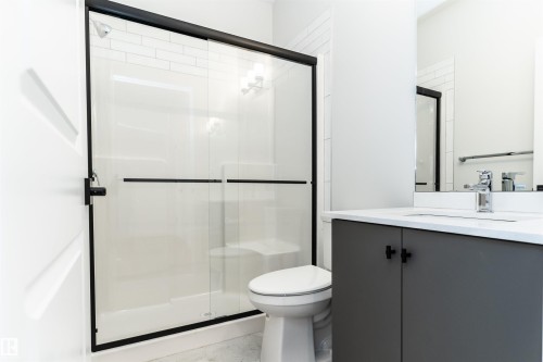 3026 Dixon Landing, Edmonton, AB - Indoor Photo Showing Bathroom