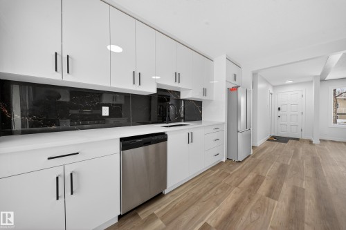 11815 46 Street, Edmonton, AB - Indoor Photo Showing Kitchen
