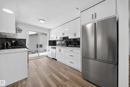 11815 46 Street, Edmonton, AB - Indoor Photo Showing Kitchen