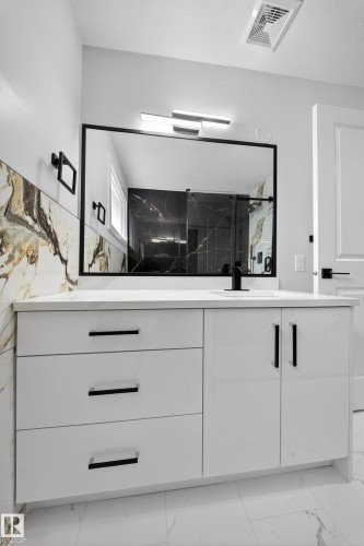 11815 46 Street, Edmonton, AB - Indoor