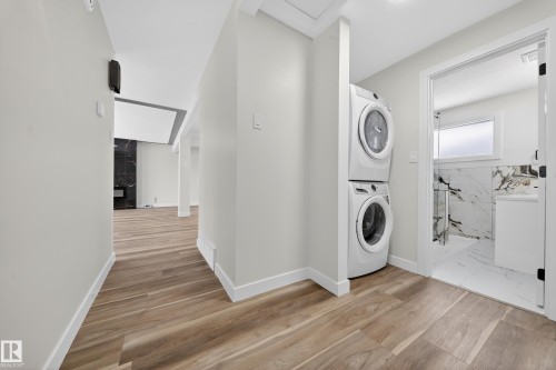 11815 46 Street, Edmonton, AB - Indoor Photo Showing Laundry Room