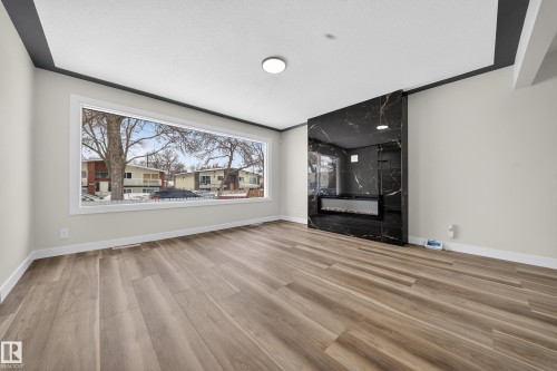 11815 46 Street, Edmonton, AB - Indoor Photo Showing Living Room