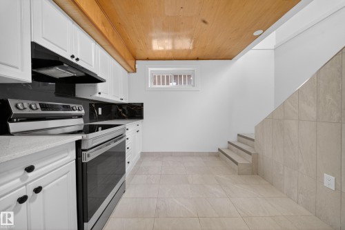 11815 46 Street, Edmonton, AB - Indoor Photo Showing Kitchen