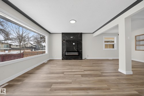 11815 46 Street, Edmonton, AB - Indoor Photo Showing Other Room