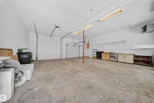 11815 46 Street, Edmonton, AB - Indoor Photo Showing Garage