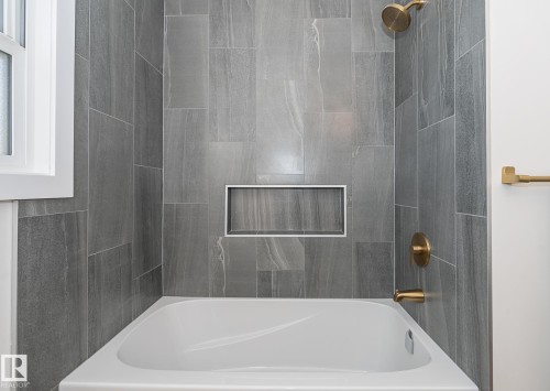 6807 98A Avenue, Edmonton, AB - Indoor Photo Showing Bathroom