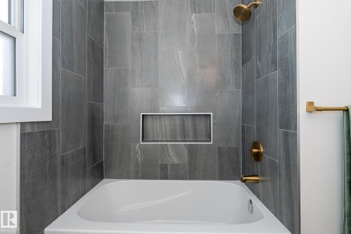 6807 98A Avenue, Edmonton, AB - Indoor Photo Showing Bathroom