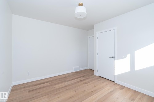 6807 98A Avenue, Edmonton, AB - Indoor Photo Showing Other Room