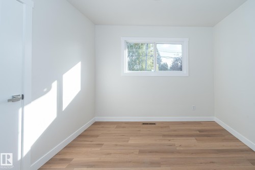 6807 98A Avenue, Edmonton, AB - Indoor Photo Showing Other Room
