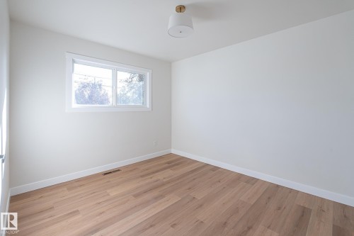 6807 98A Avenue, Edmonton, AB - Indoor Photo Showing Other Room