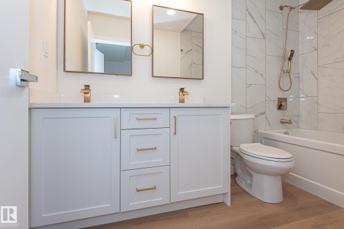 6807 98A Avenue, Edmonton, AB - Indoor Photo Showing Bathroom