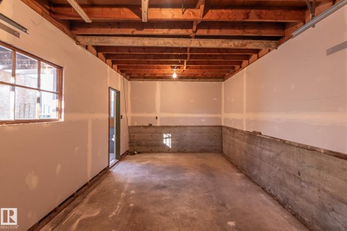 6807 98A Avenue, Edmonton, AB - Indoor Photo Showing Other Room
