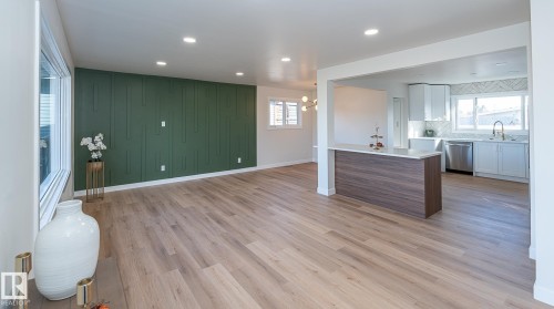 6807 98A Avenue, Edmonton, AB - Indoor