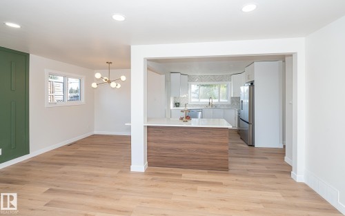 6807 98A Avenue, Edmonton, AB - Indoor Photo Showing Other Room