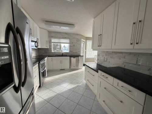 17 925 Picard Drive, Edmonton, AB - Indoor Photo Showing Kitchen