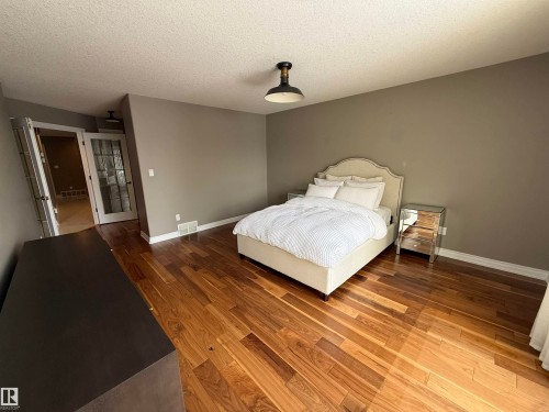 17 925 Picard Drive, Edmonton, AB - Indoor Photo Showing Bedroom