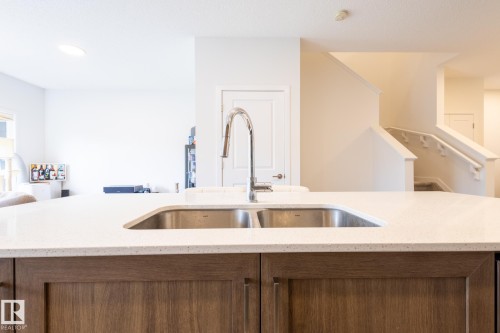 1994 Kroetsch Crescent, Edmonton, AB - Indoor Photo Showing Kitchen With Double Sink
