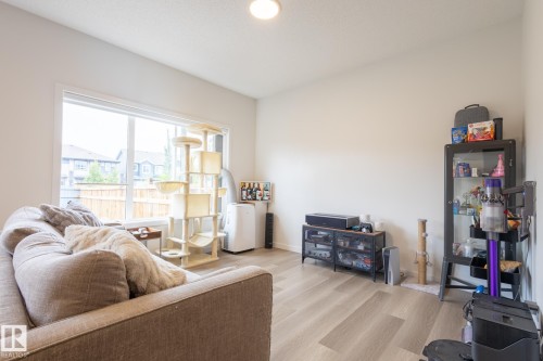 1994 Kroetsch Crescent, Edmonton, AB - Indoor Photo Showing Living Room