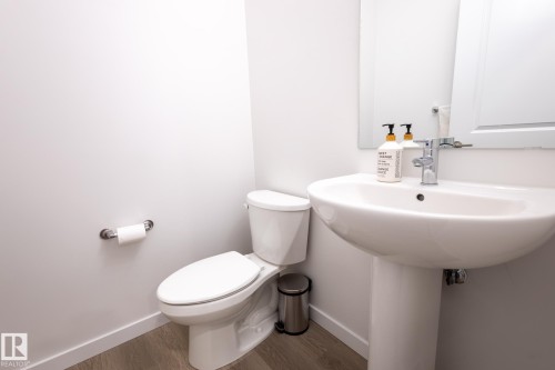 1994 Kroetsch Crescent, Edmonton, AB - Indoor Photo Showing Bathroom