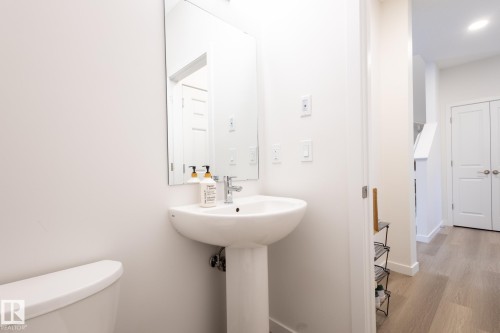 1994 Kroetsch Crescent, Edmonton, AB - Indoor Photo Showing Bathroom