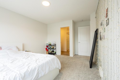 1994 Kroetsch Crescent, Edmonton, AB - Indoor Photo Showing Bedroom